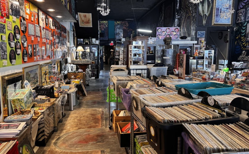 R☆N【vintage shop】ページ Vintage Shop Lives on as Cool and Curated in NEON District
